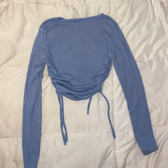 PrettyLittleThing Long Sleeved Cropped Blue Top with Scrunched, Adjustable Sides - Picture 1 of 3